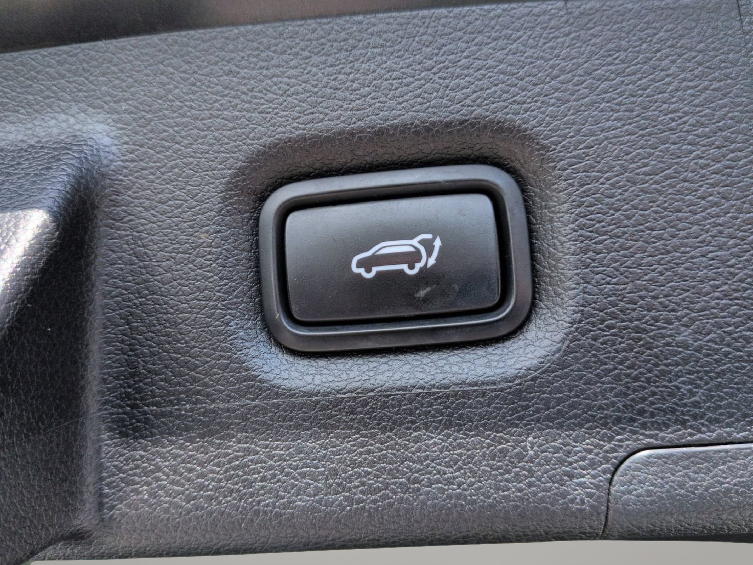 Used 2022 Twilight Black Hyundai Limited image 11