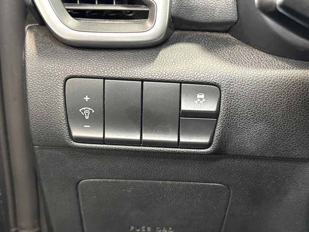 Used 2018 Silver Kia LX image 23