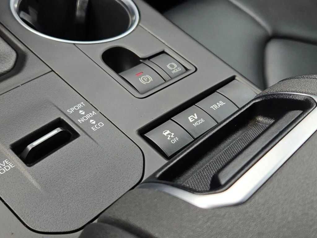 Used 2022 Silver Toyota XLE image 28