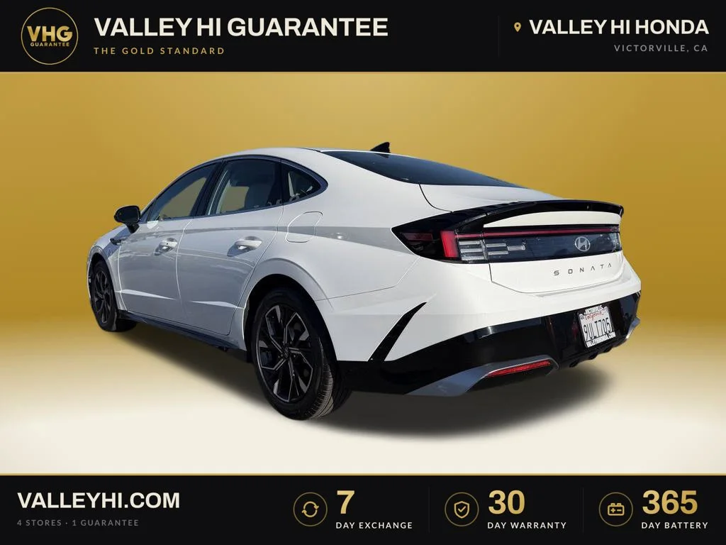 Used 2025 White Hyundai SEL image 5