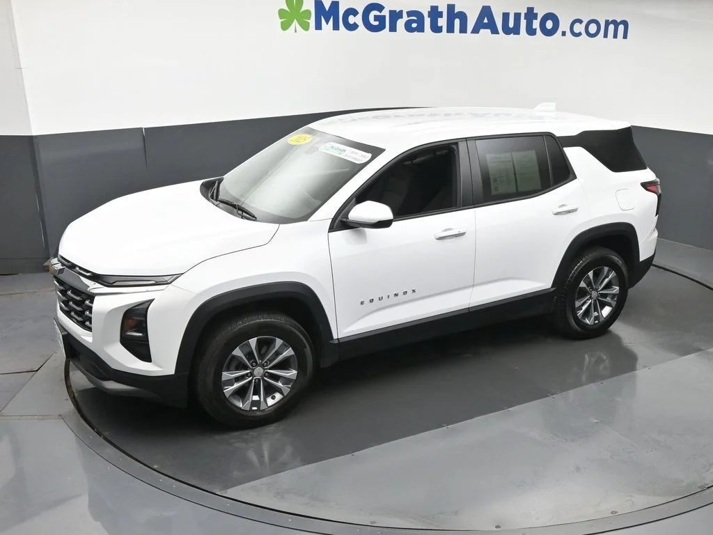 Used 2025 White Chevrolet LT image 22