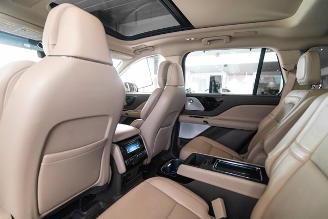 Used 2022 Blue Lincoln Grand Touring image 14