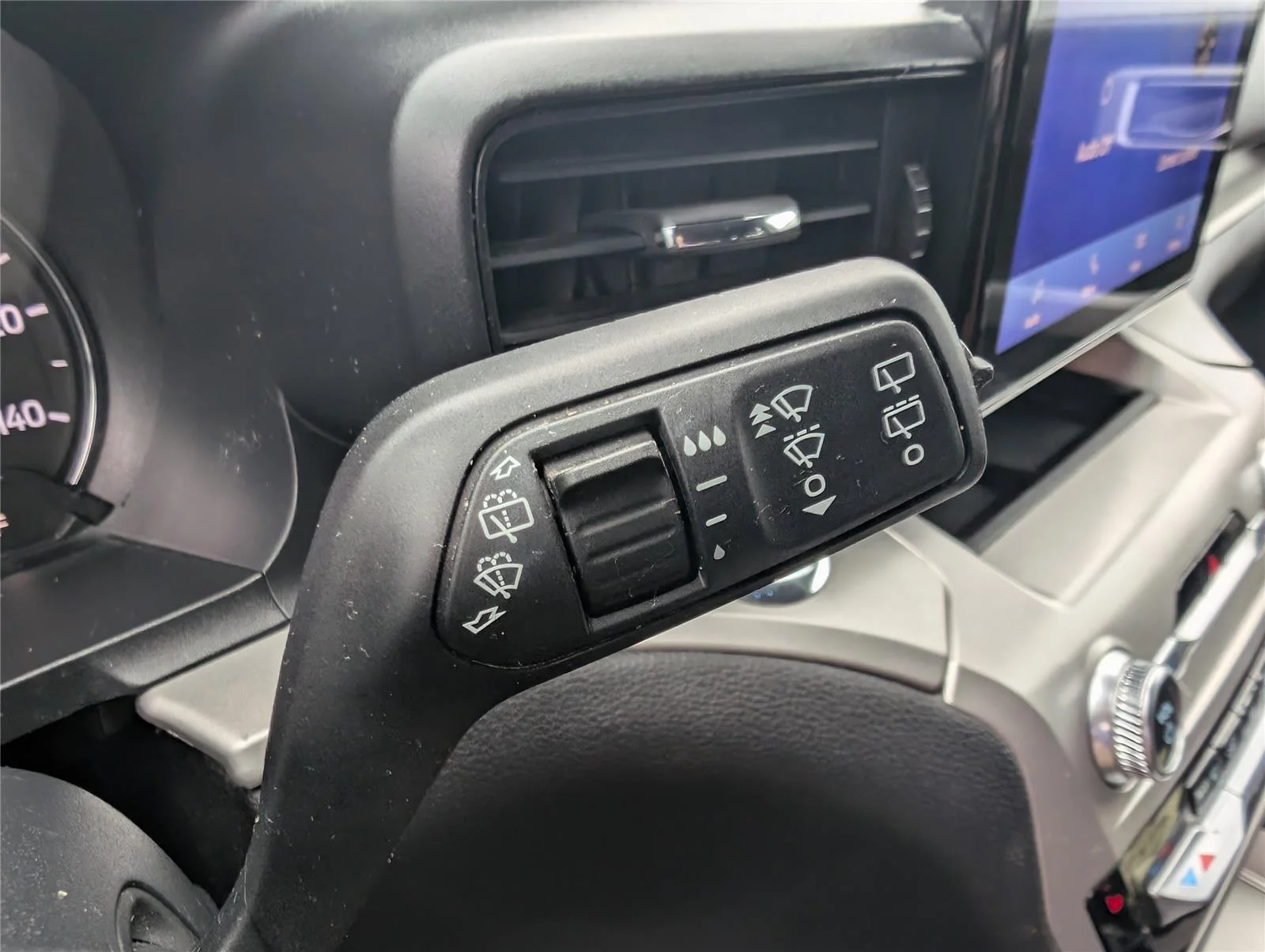 Used 2022 Rapid Red Metallic Tinted Clearcoat Ford XLT image 18