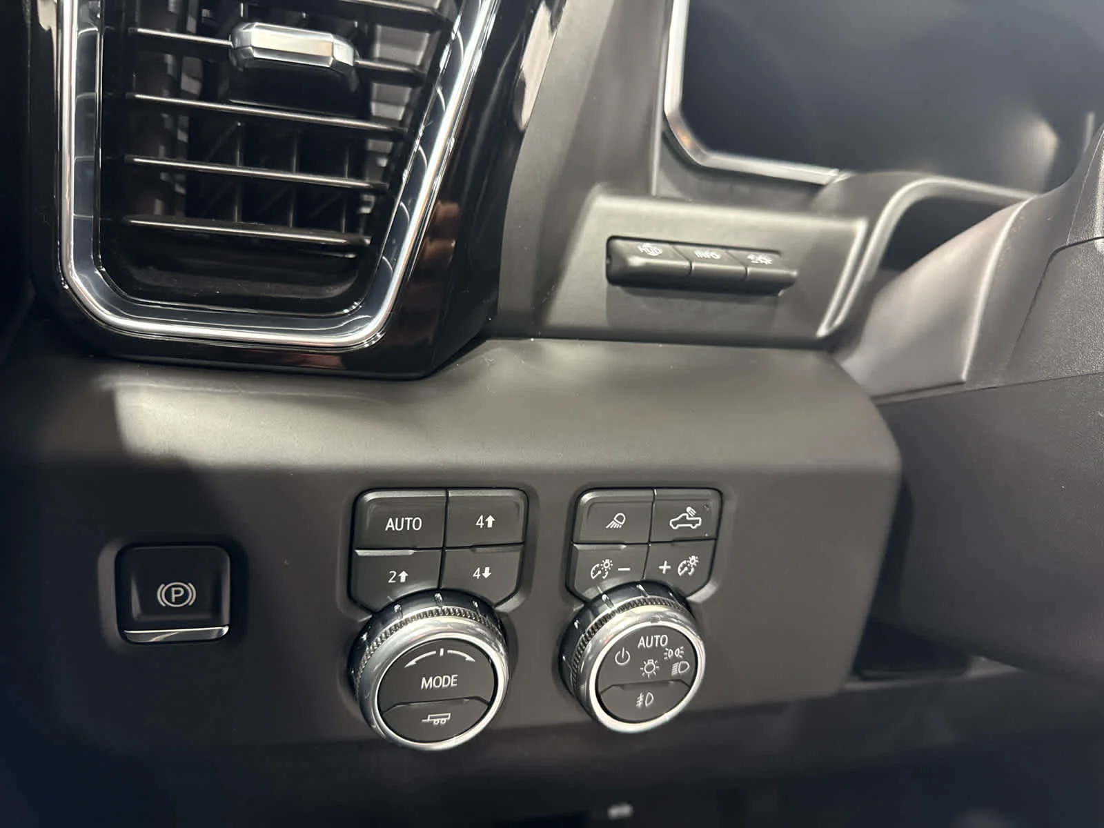 Used 2026 Glacier White Tricoat GMC Denali image 22