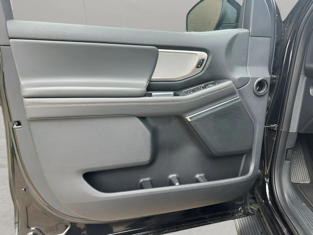 Used 2025 Agate Black Metallic Ford Active image 26