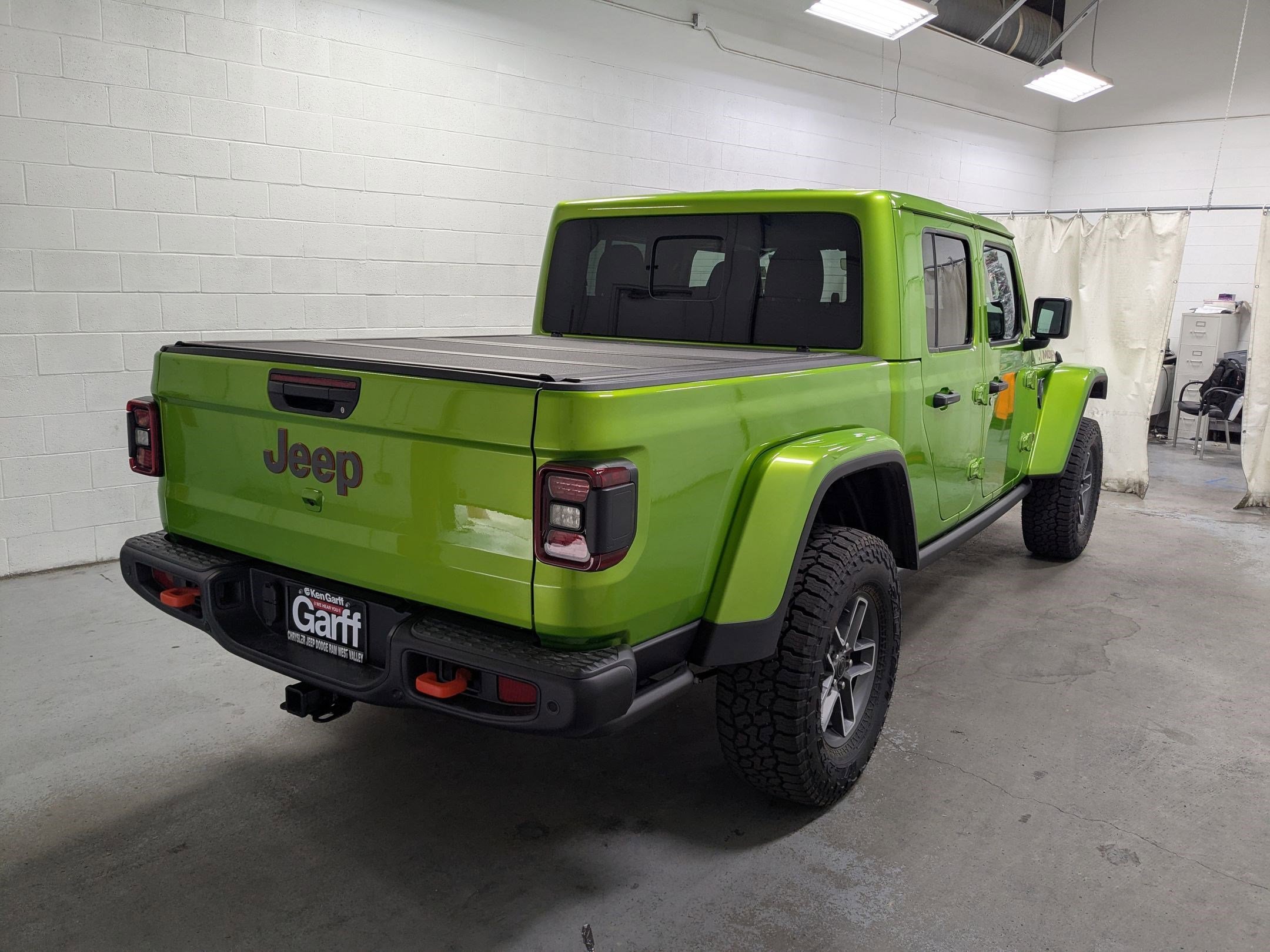 New 2025 Mojito Exterior Paint Jeep Mojave X image 4
