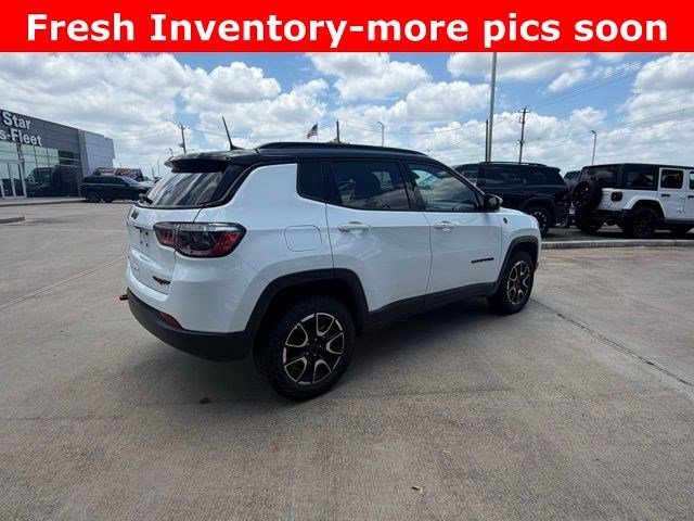 Used 2025 Bright White Clearcoat Jeep Trailhawk image 3