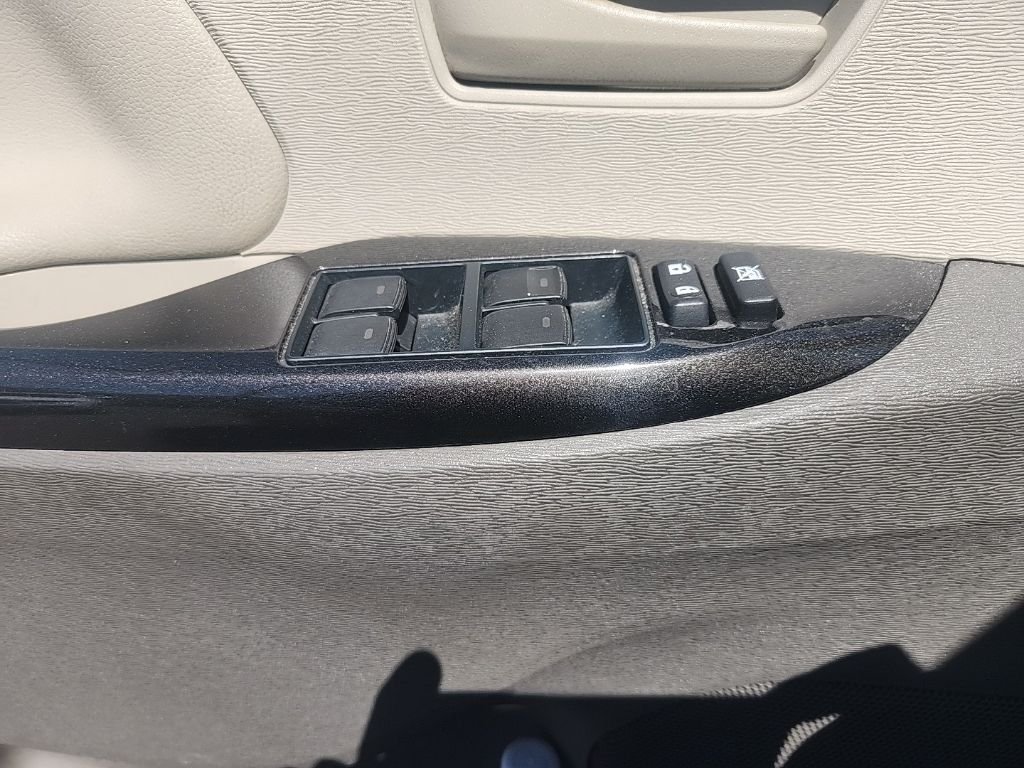Used 2014 Red Toyota LE image 25