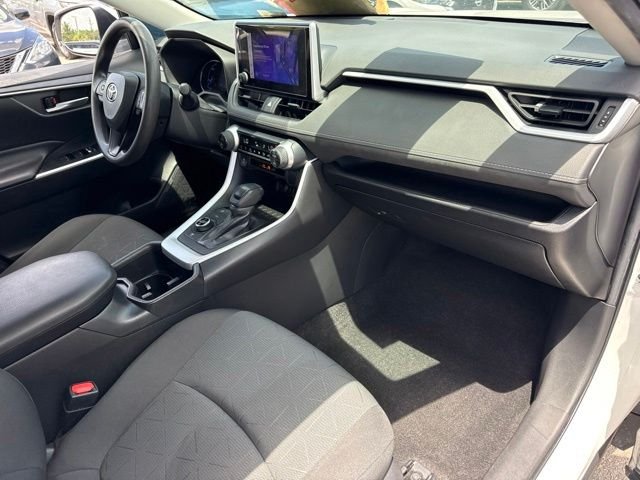 2023 Toyota RAV4 XLE - Photo 15