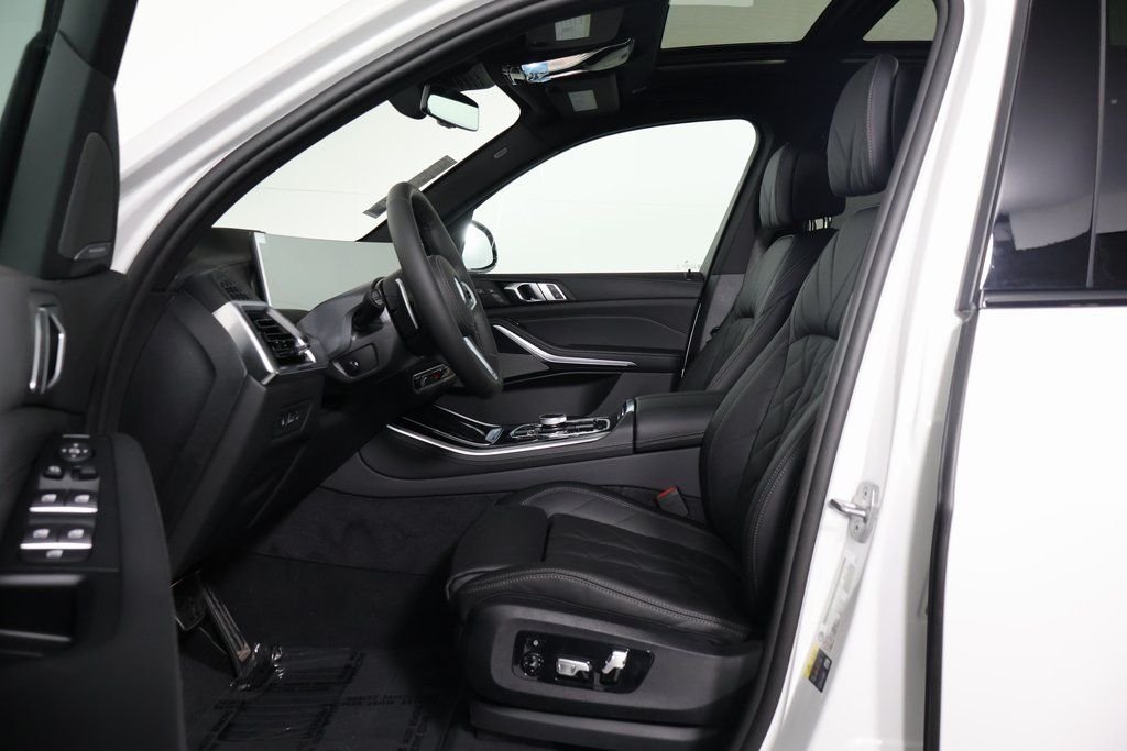 New 2026 Mineral White Metallic BMW xDrive50e image 5