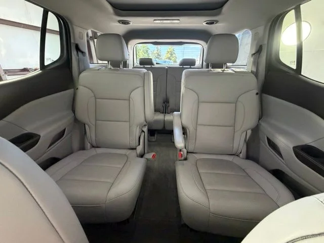Used 2023 White GMC SLT image 13