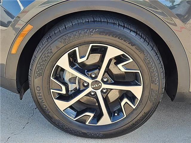 Used 2024 Gravity Gray KIA EX Front-Wheel Drive image 8