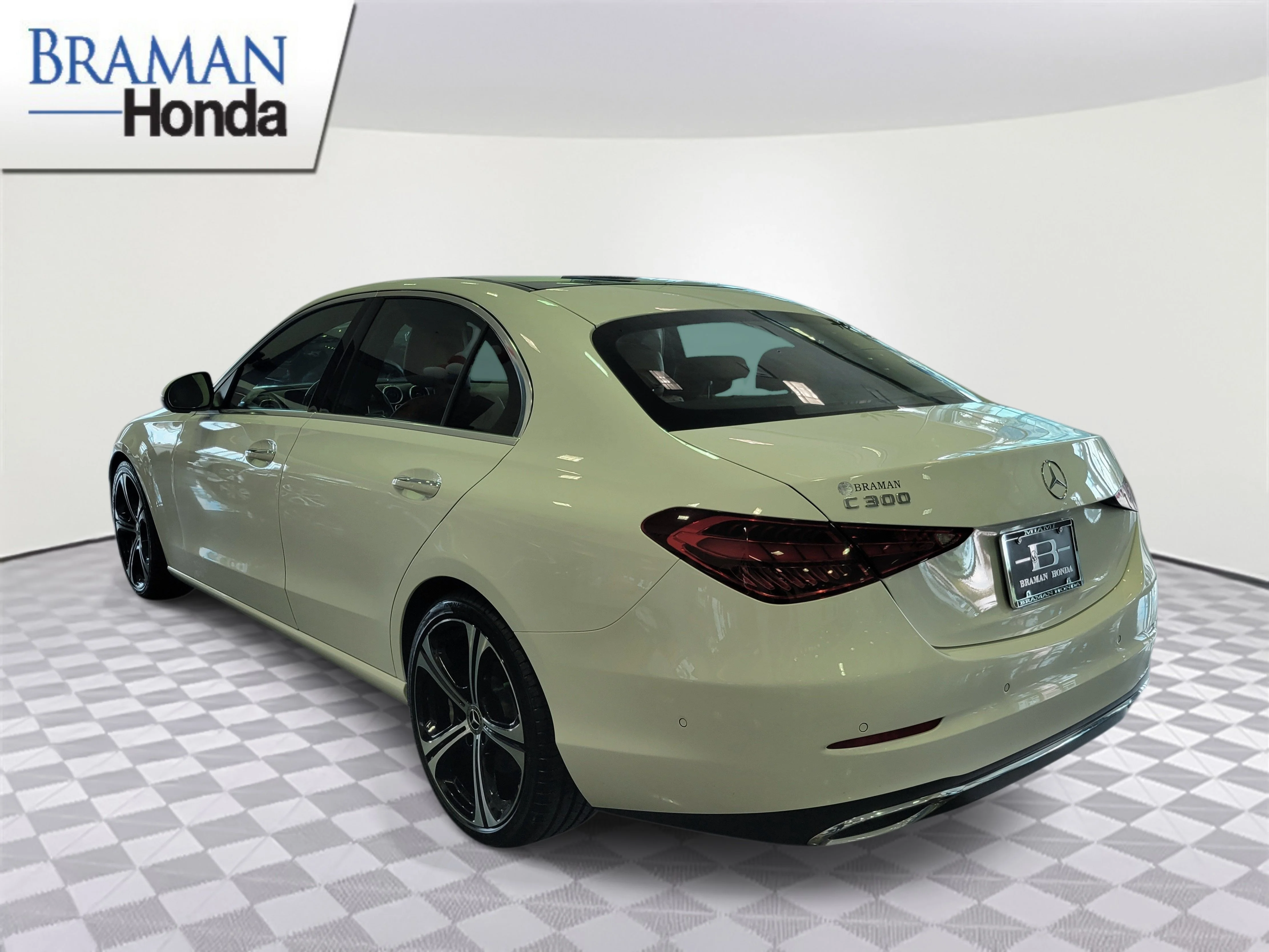 Used 2025 Polar White Mercedes-Benz C 300 image 4