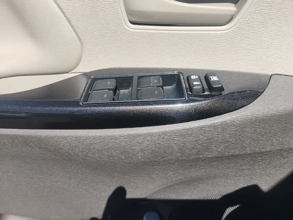 Used 2014 Red Toyota LE image 25
