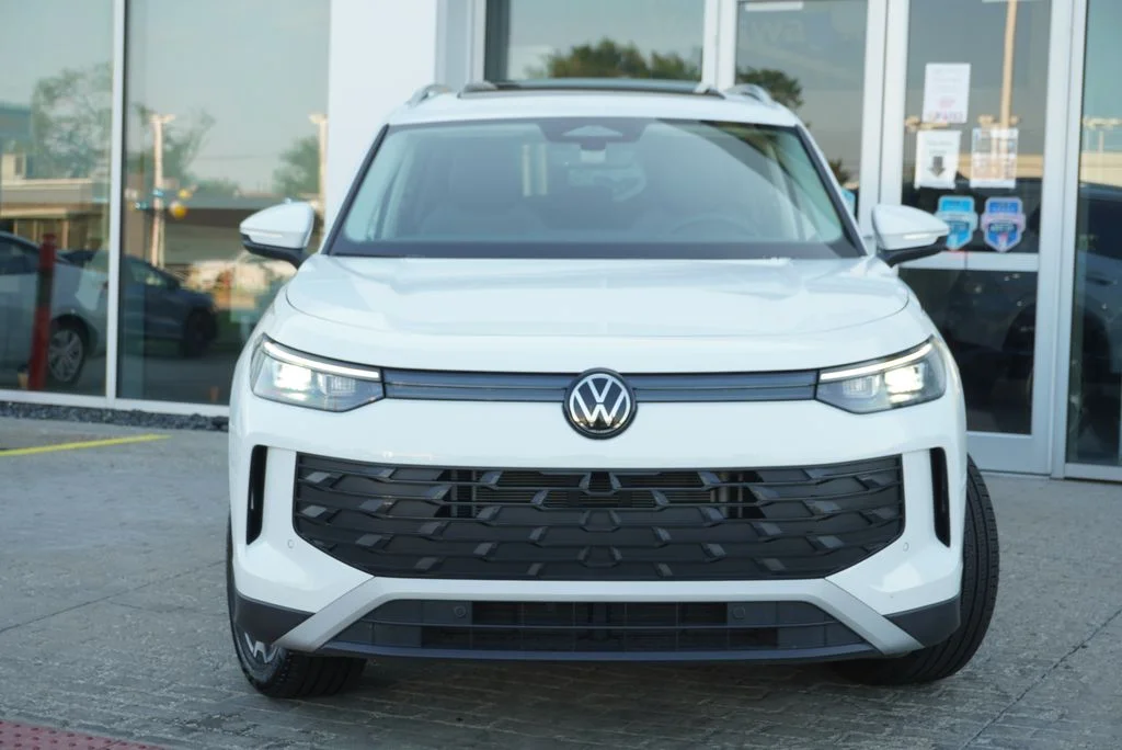 Certified Used 2026 White/off-white Volkswagen 2.0T SE image 11