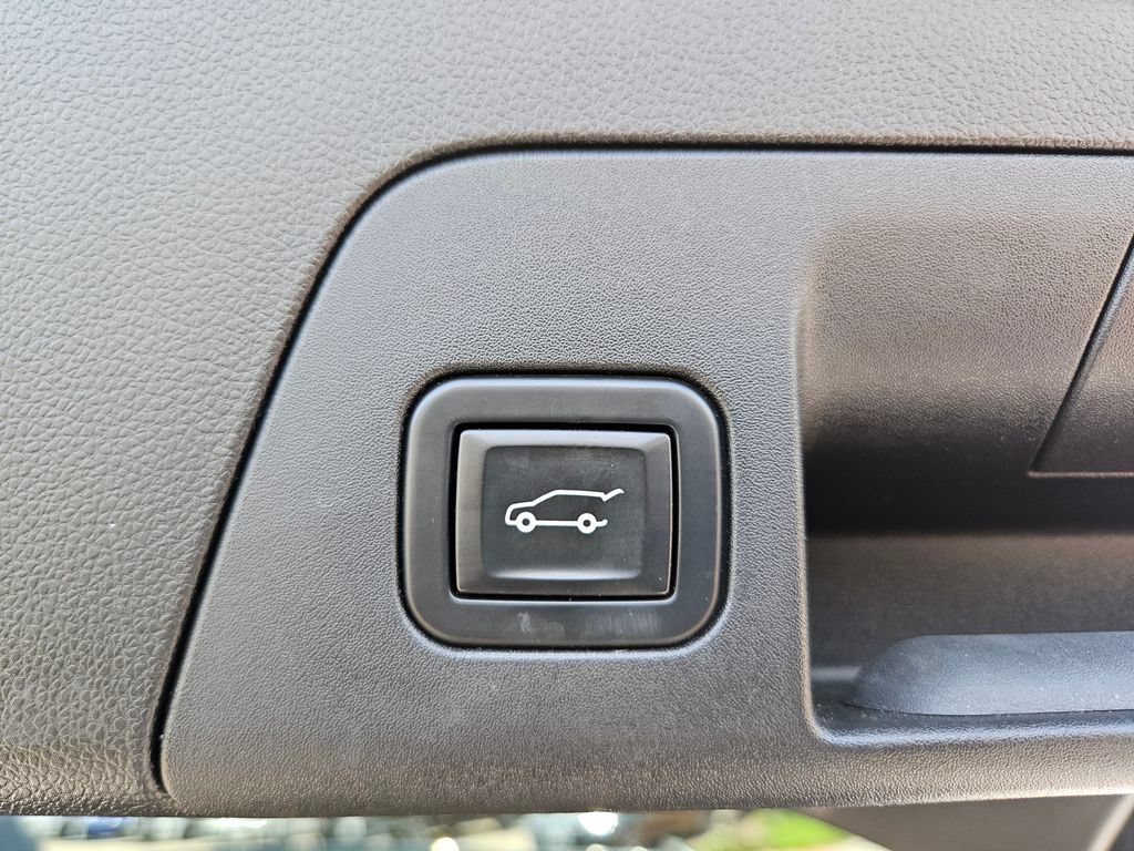 Used 2021 EBONY TWILIGHT METALLIC Buick Essence image 18