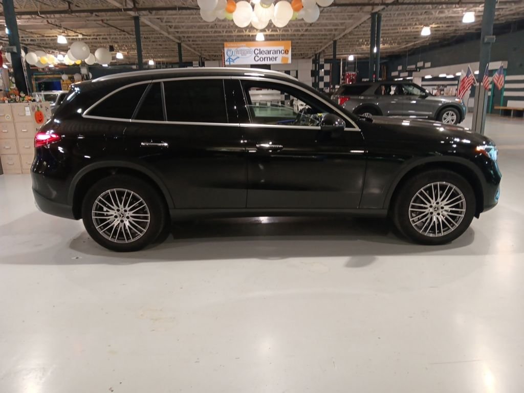 Certified Used 2024 Black Mercedes-Benz GLC 300 image 5