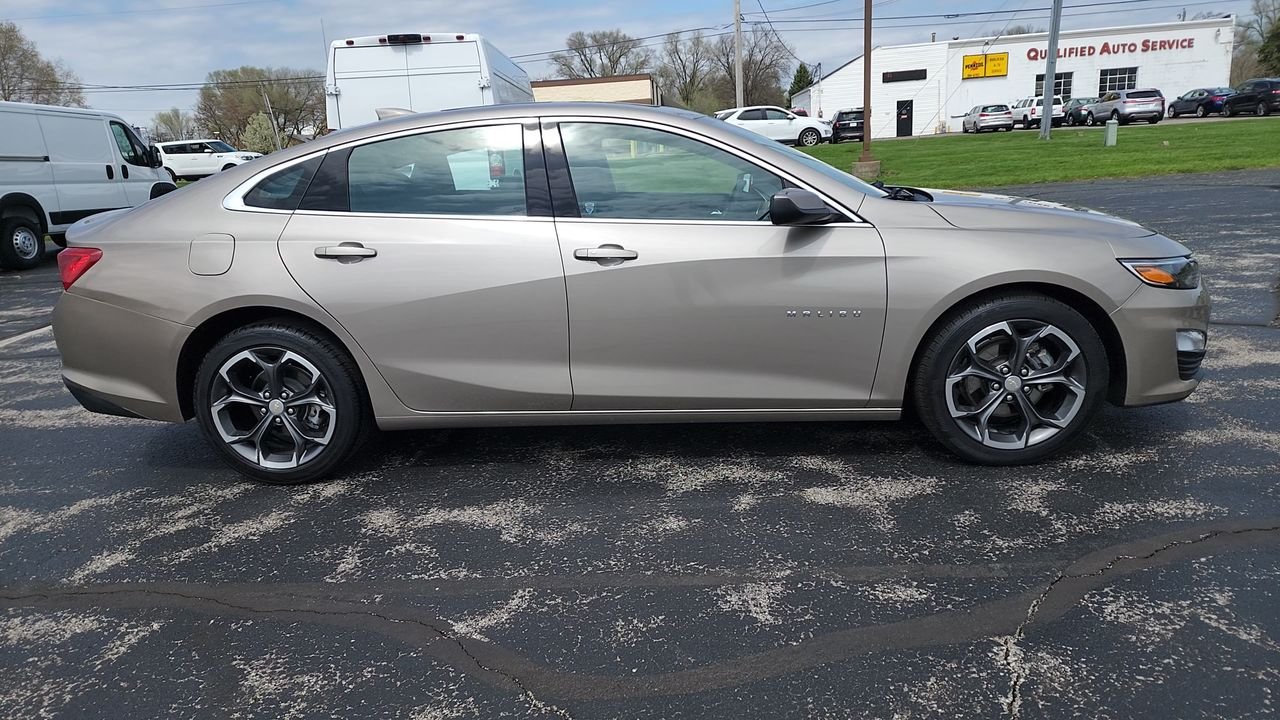 Used 2024 Gray Chevrolet LT image 9