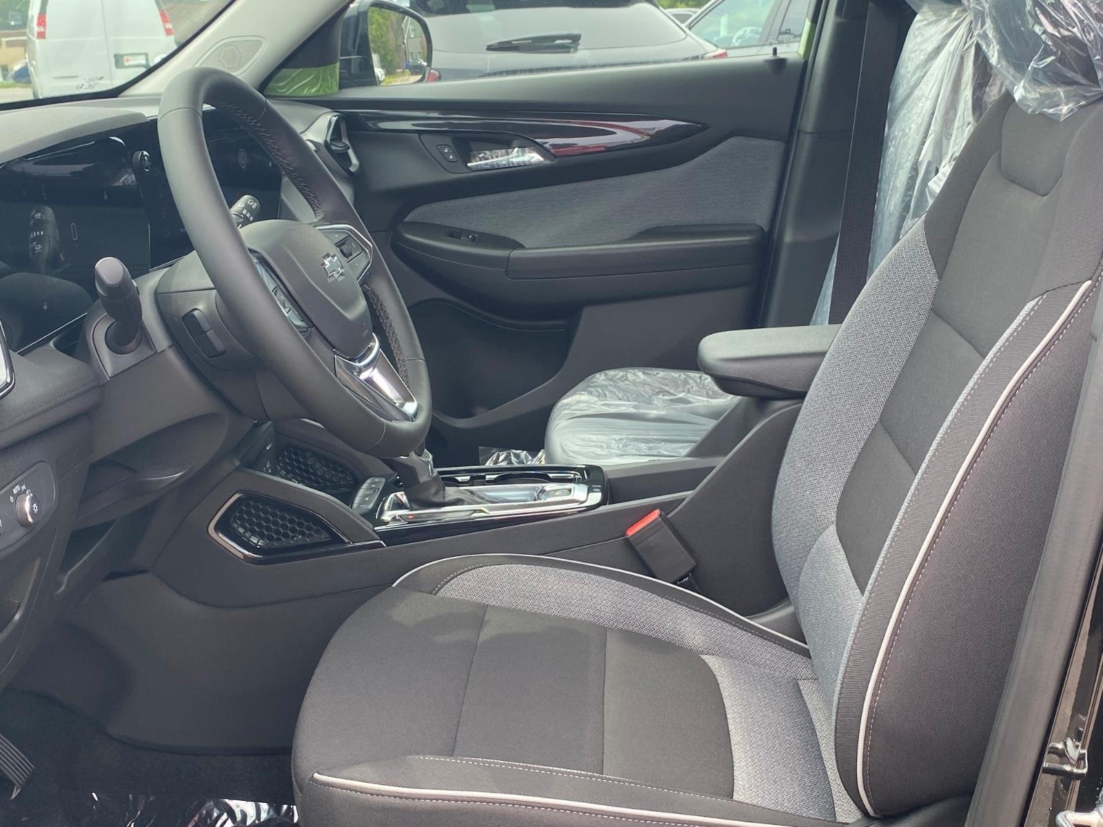 New 2026 Mosaic Black Metallic Chevrolet LT image 13