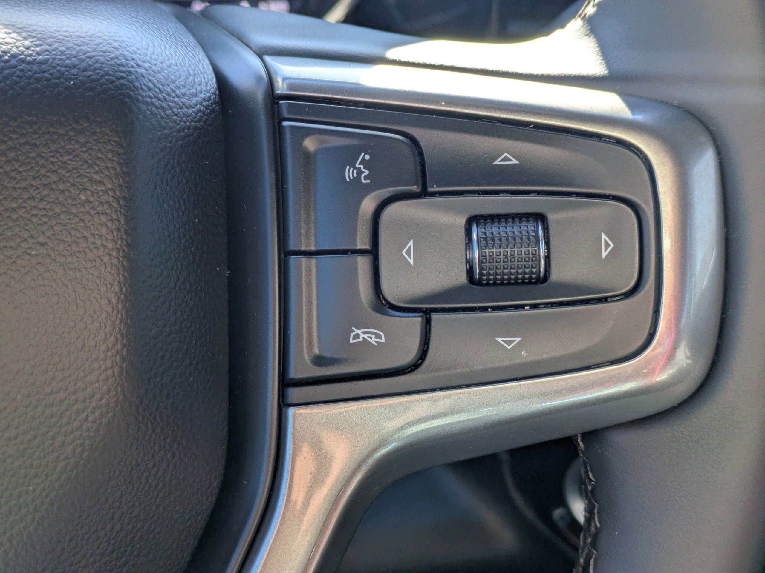 Used 2025 Summit White Chevrolet LT image 26