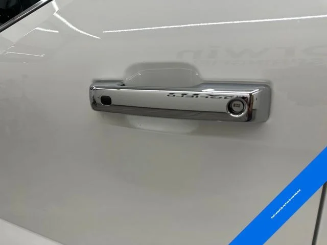 New 2026 Star White Metallic Tri-Coat Ford F-350® Lariat® image 25