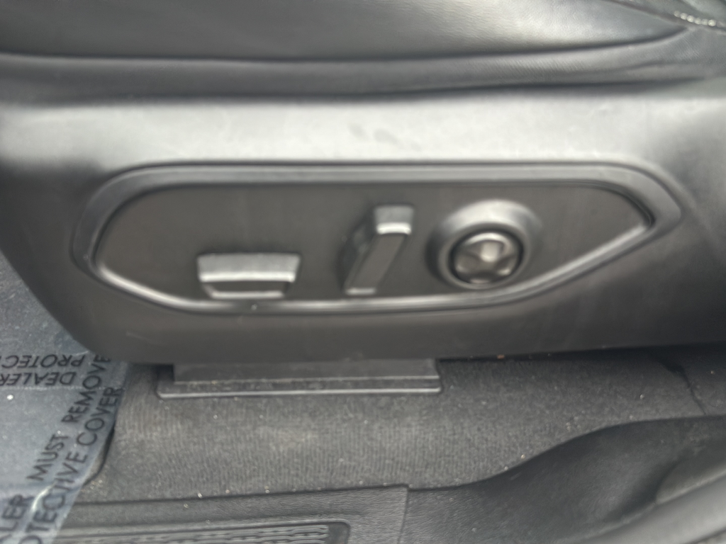 Used 2023 Black Jeep Limited image 28