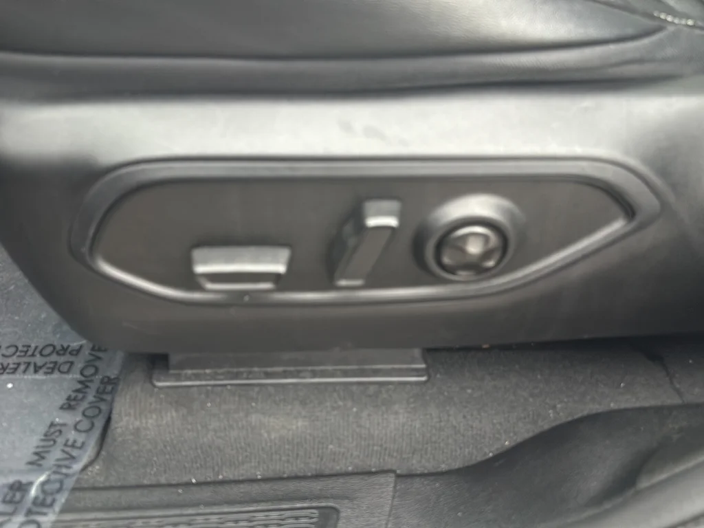Used 2023 Black Jeep Limited image 28