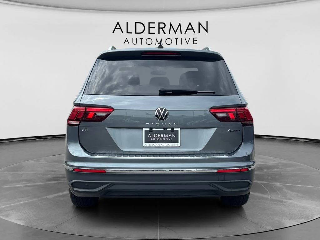 Used 2023 Gray Volkswagen 2.0T SE image 4