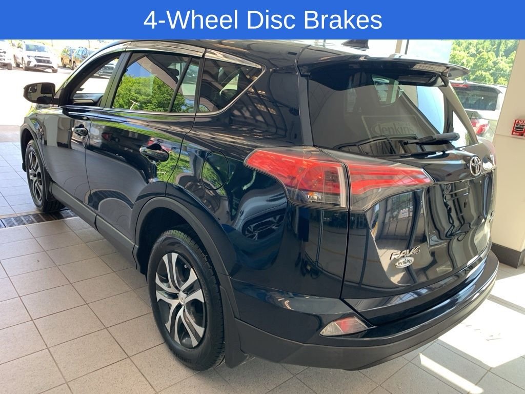 2018 Toyota RAV4 LE - Photo 8