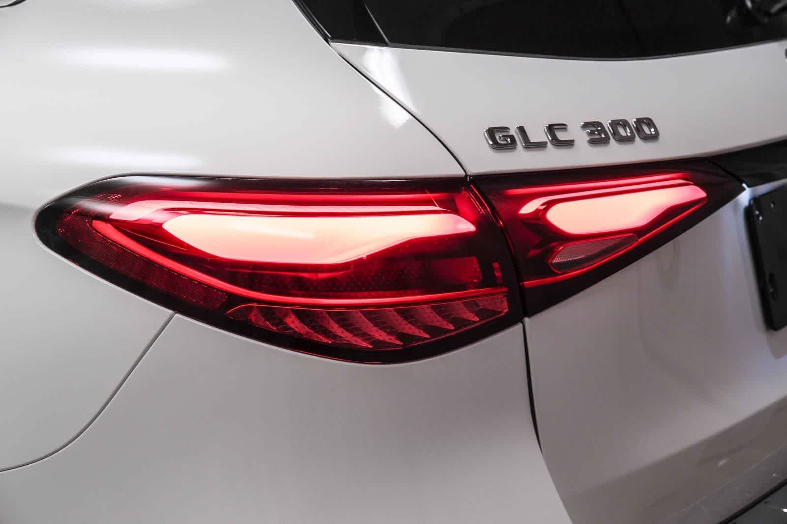 New 2026 Polar White Mercedes-Benz GLC 300 image 48