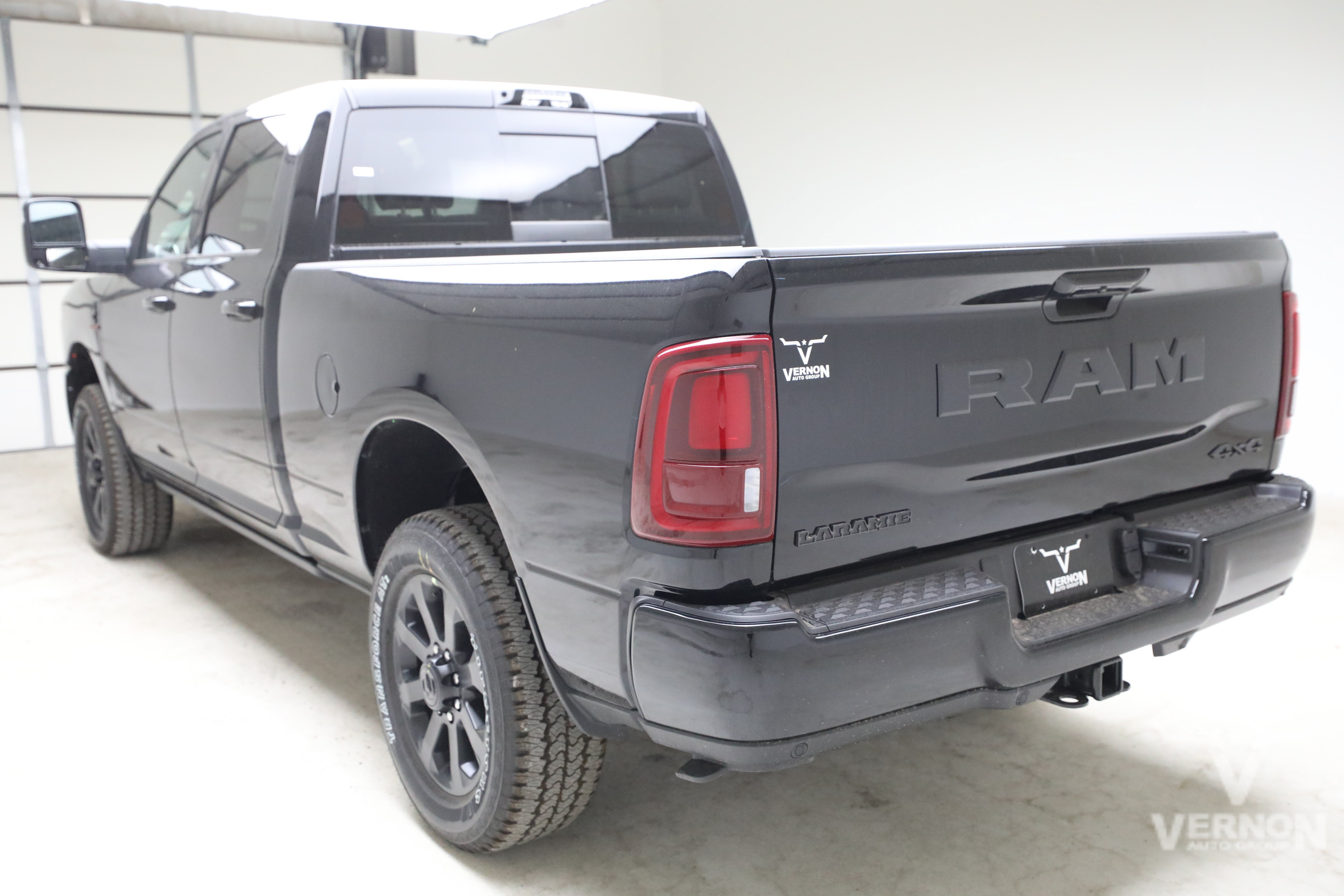 New 2026 Diamond Black Crystal Pearlcoat Ram N image 3