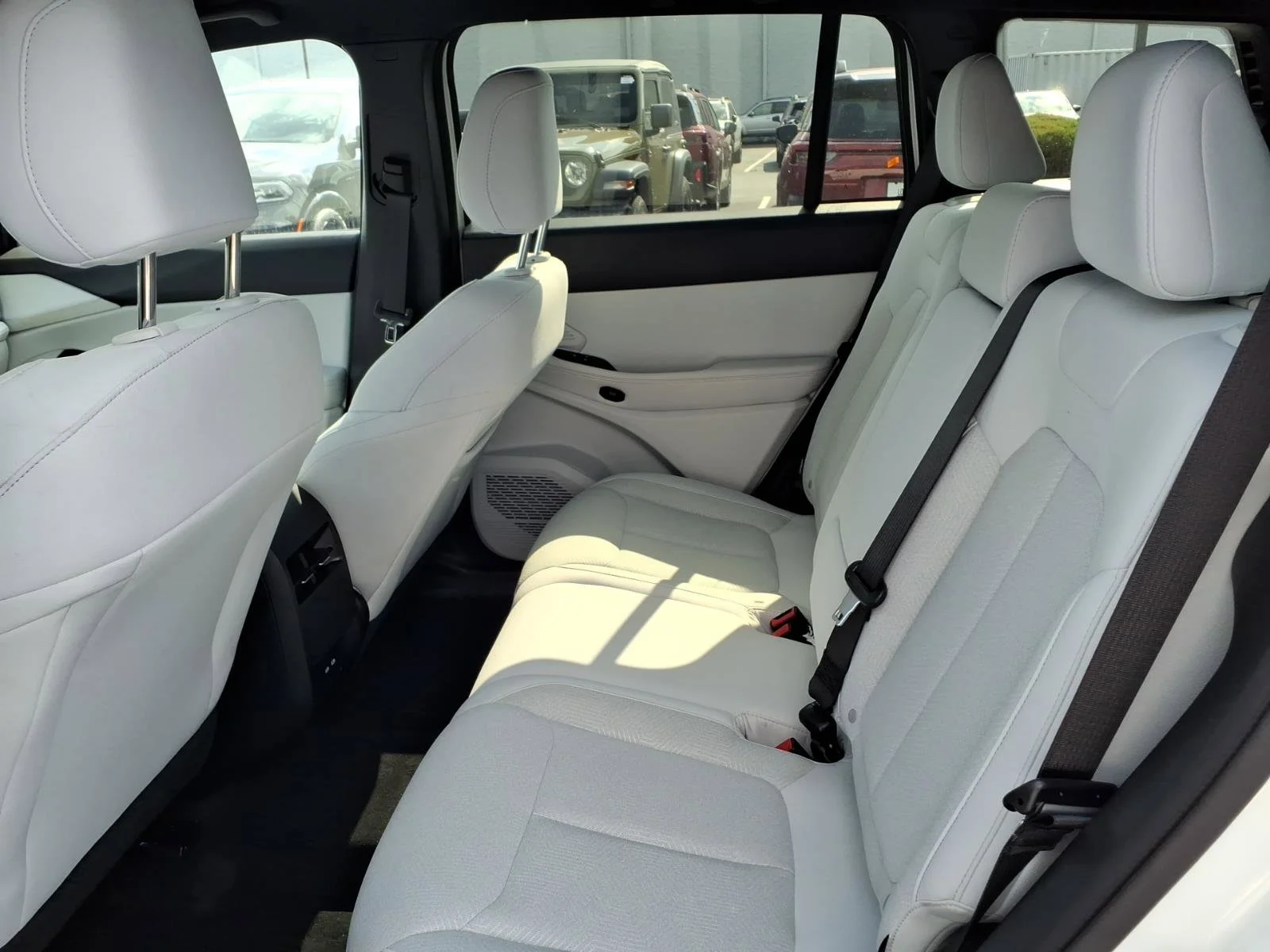 New 2026 Bright White Clearcoat Jeep Laredo image 16