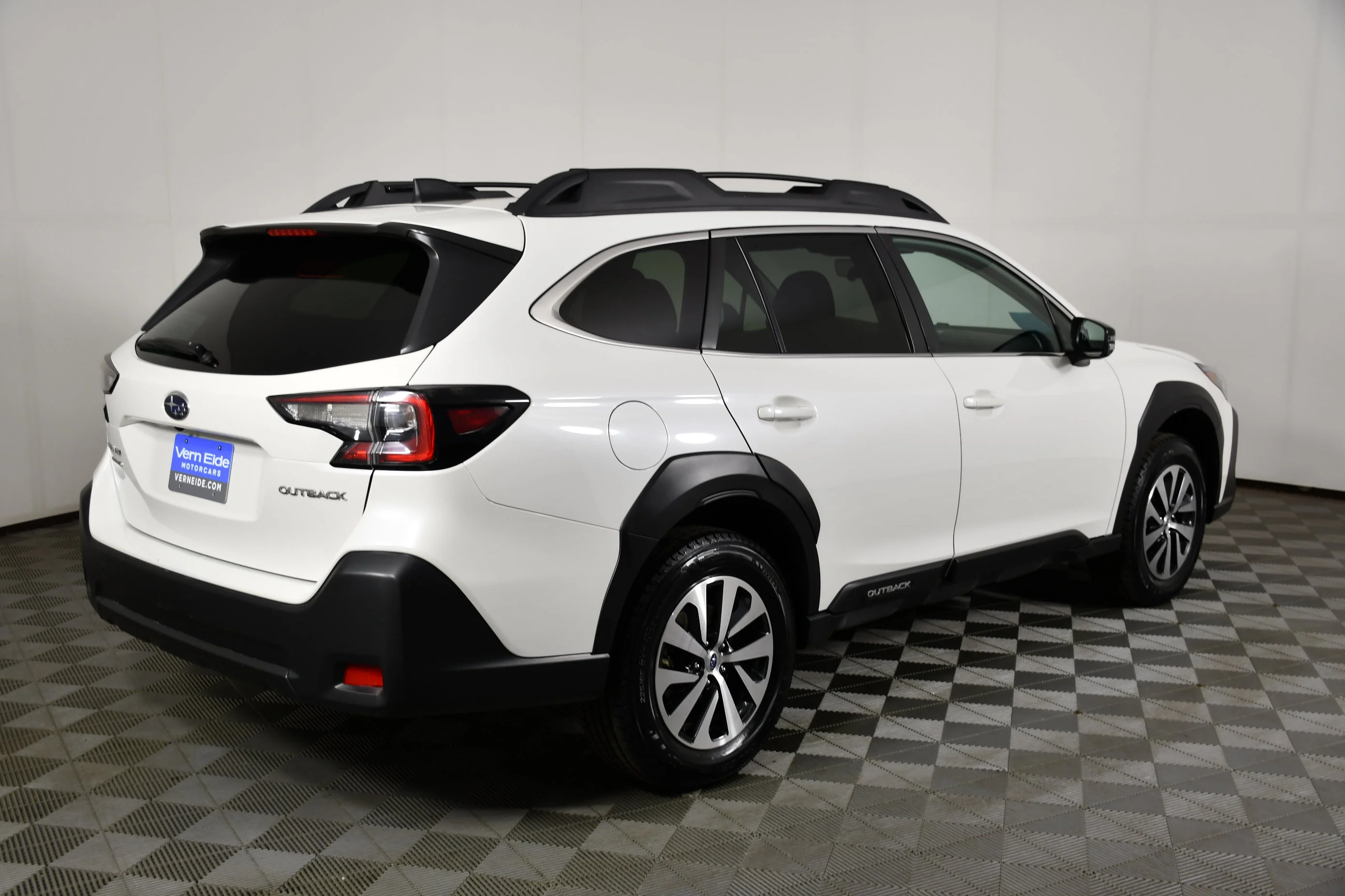 Used 2024 Crystal White Pearl Subaru Premium image 6