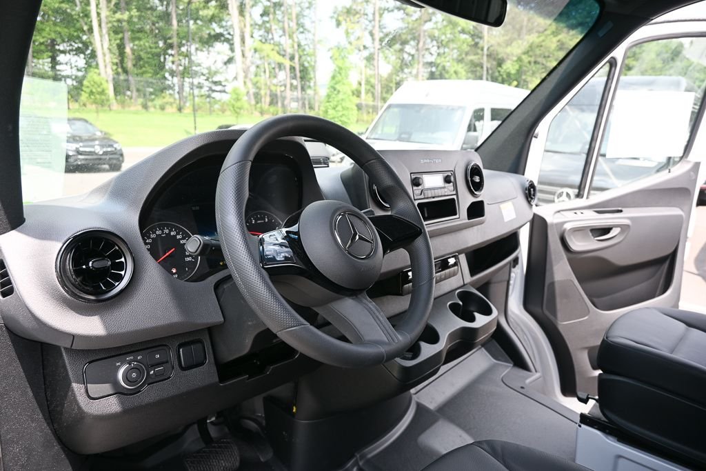 Used 2025 Arctic+White Mercedes-Benz Cargo 144 WB image 6
