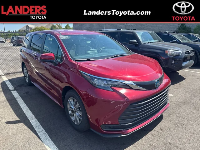 2025 Toyota Sienna LE