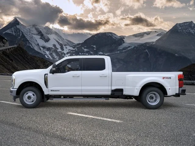 New 2026 Oxford White Ford XLT image 3
