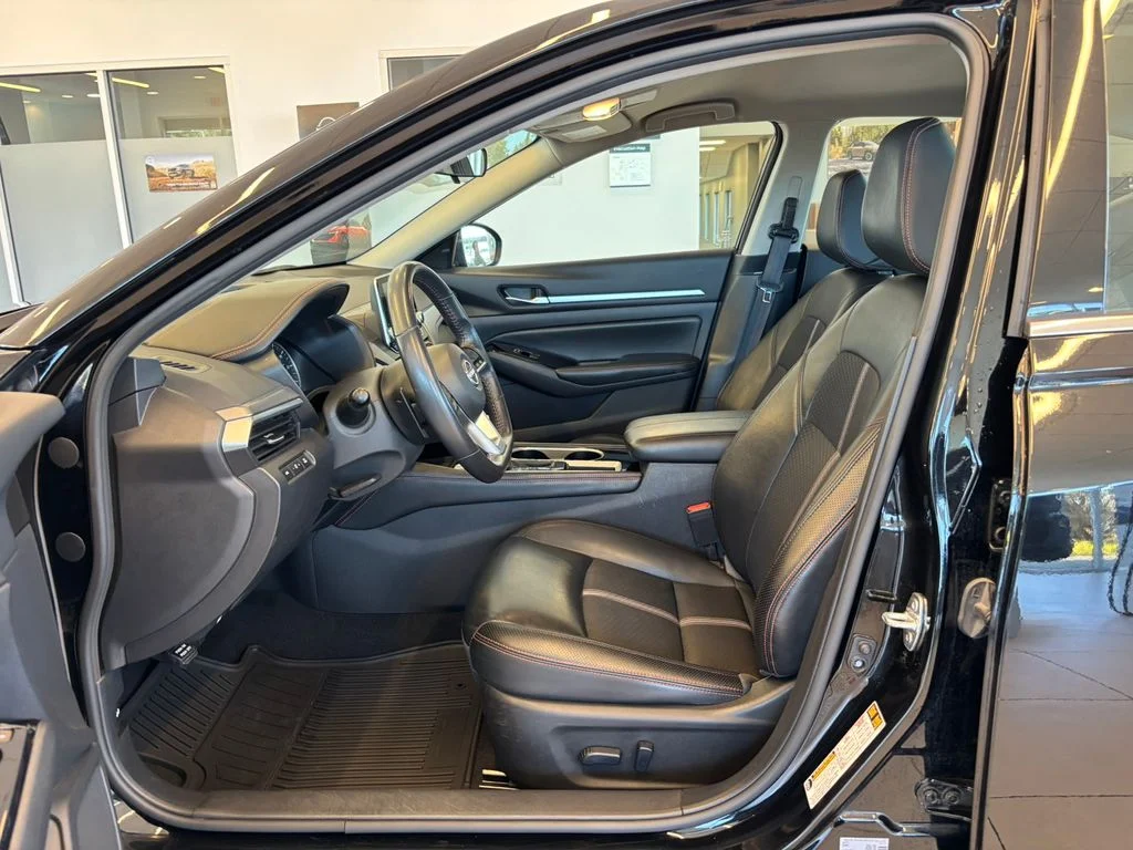 Used 2024 Black Nissan 2.5 SR image 15