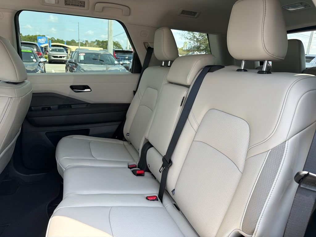 New 2026 Nissan Pathfinder SL 4D Sport Utility