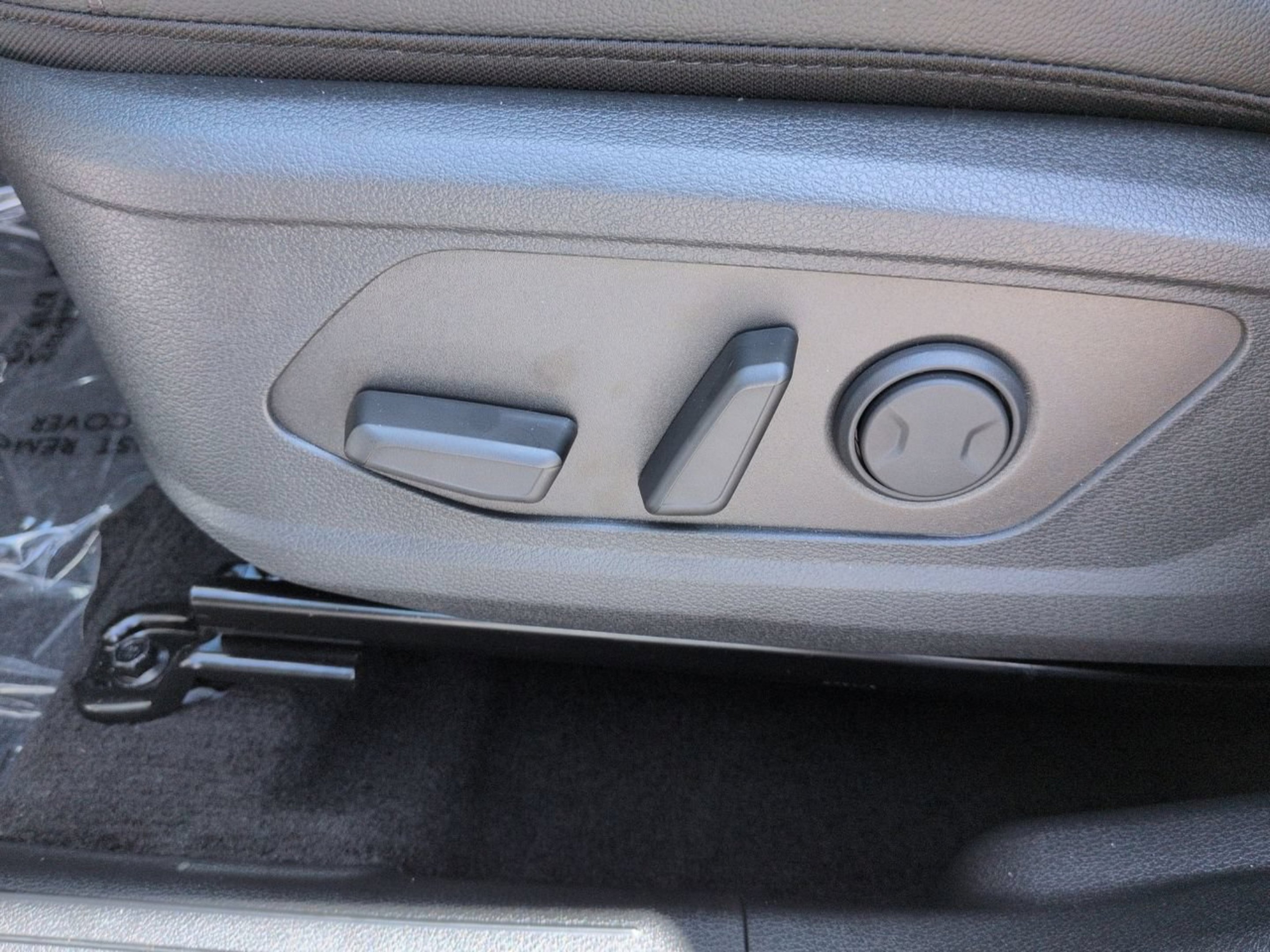 New 2026 Glacial White Kia EX image 23