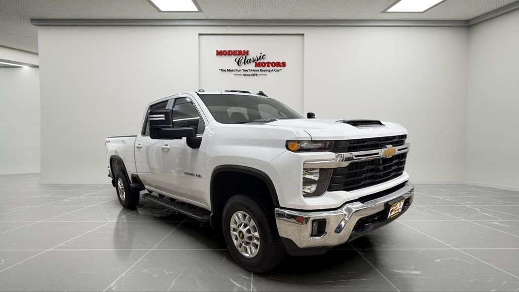 2024 Chevrolet Silverado HD LT 4WD Crew Cab Standard Box's photo