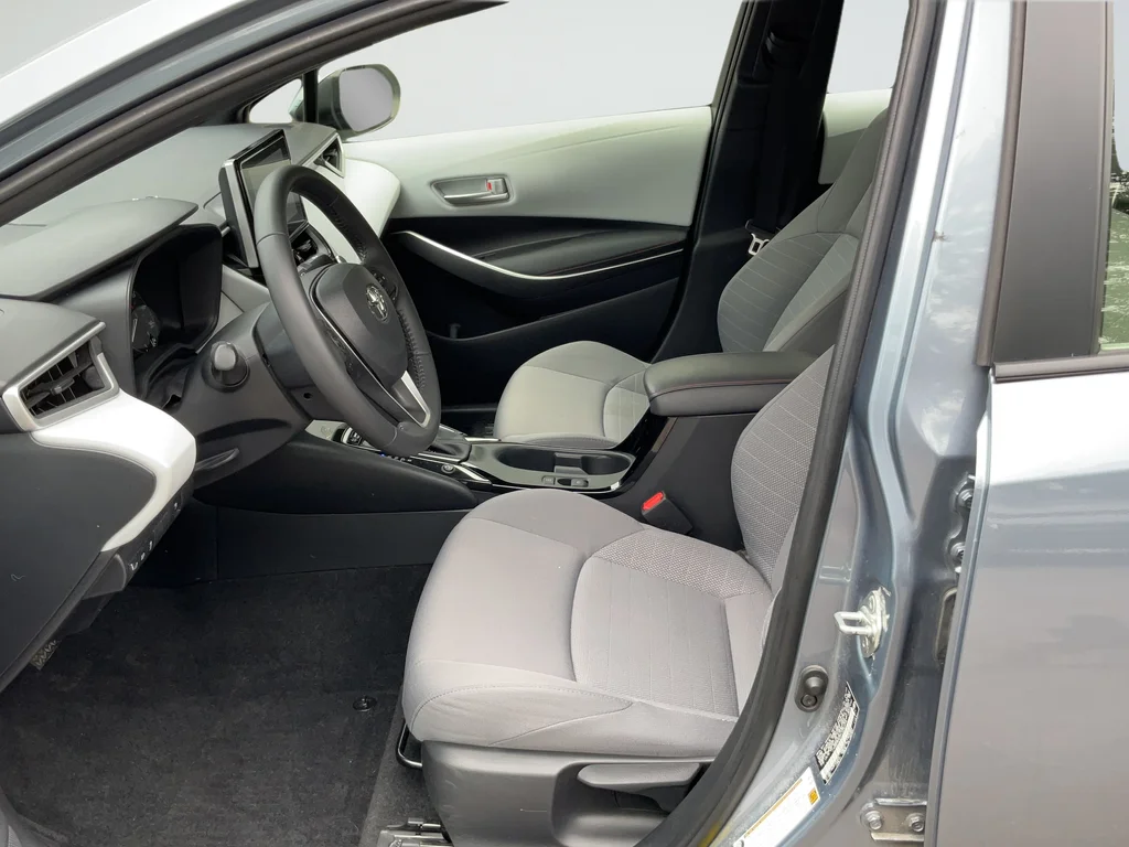 Used 2023  Toyota SE image 10
