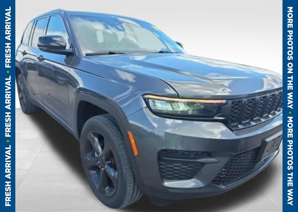 Used 2023 Gray Jeep Altitude X image 1