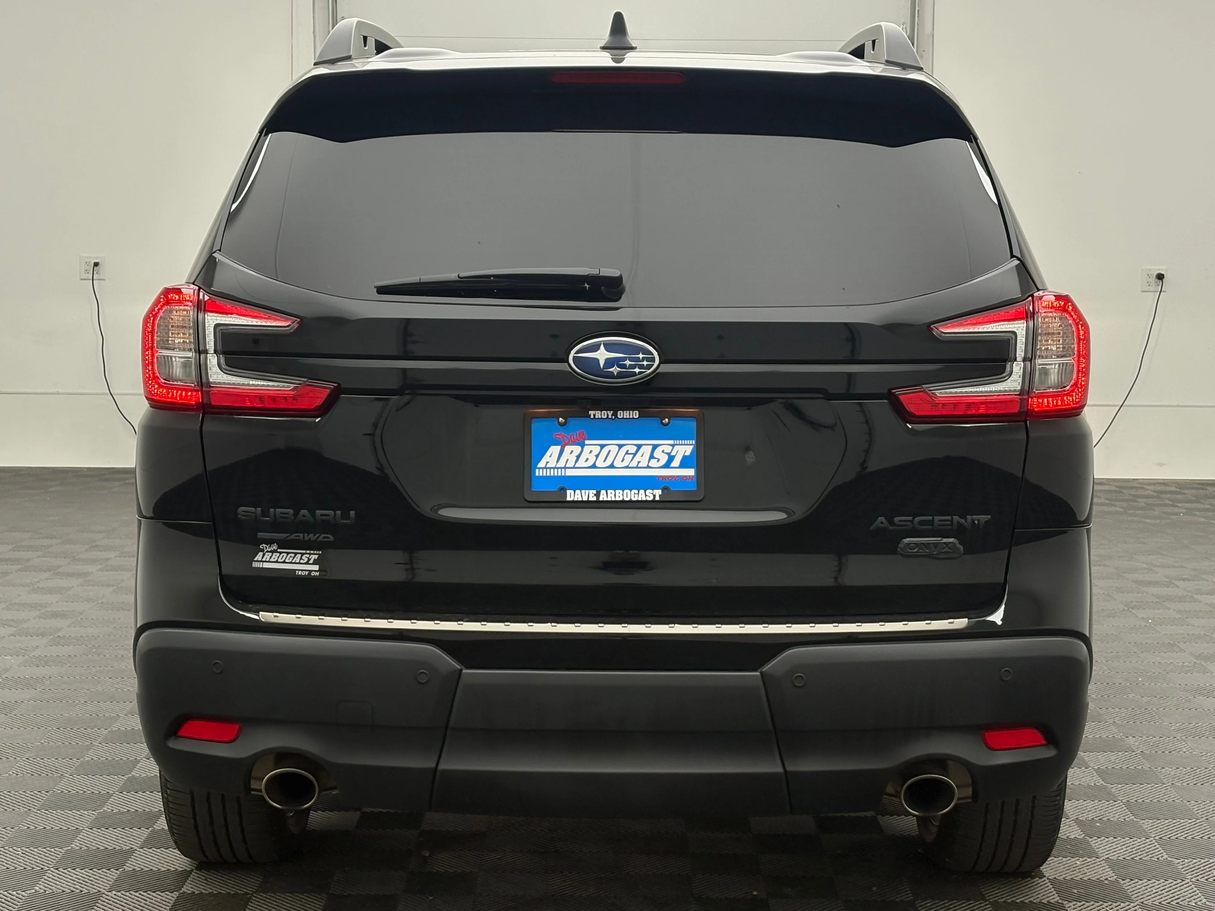 Used 2025 Crystal Black Silica Subaru Onyx Edition image 9