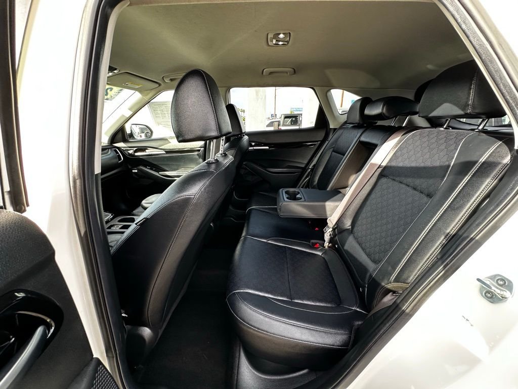 Used 2021 White Kia SX image 16