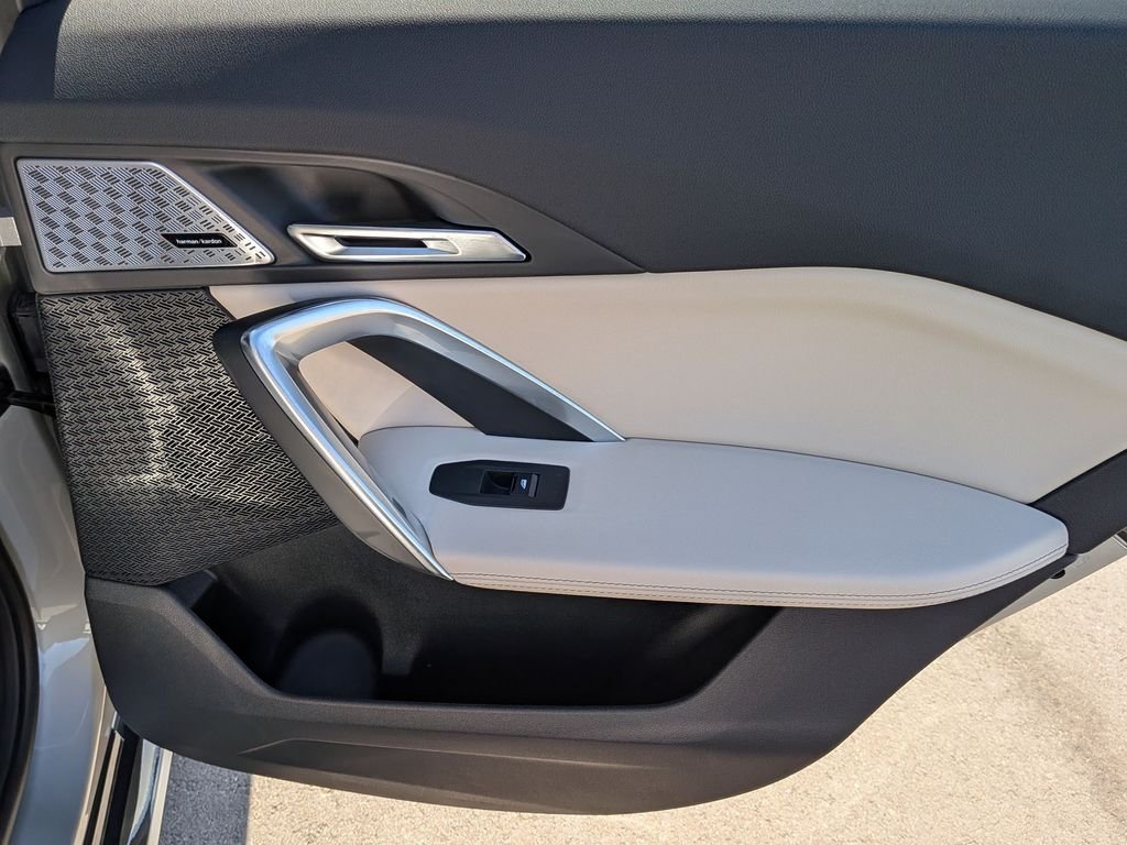 Used 2025 Silver BMW xDrive28i image 34