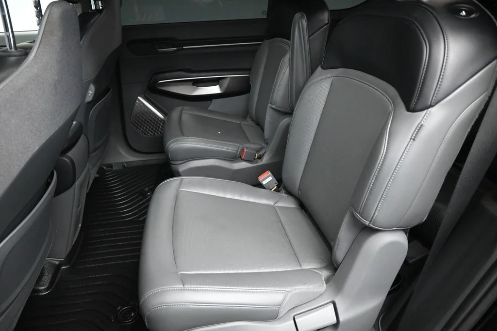 Used 2024 Black Kia Light Long Range image 21