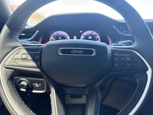 Used 2025 Silver Jeep Laredo X image 21