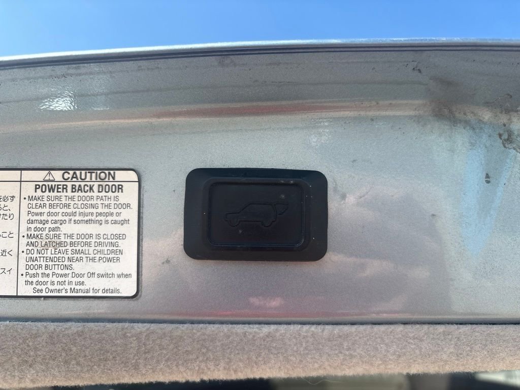 Used 2004 Blue Lexus 330 image 40
