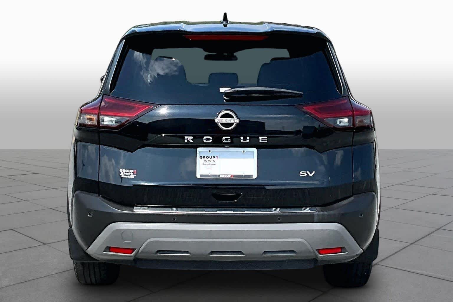 Used 2023 Super Black Nissan SV image 5