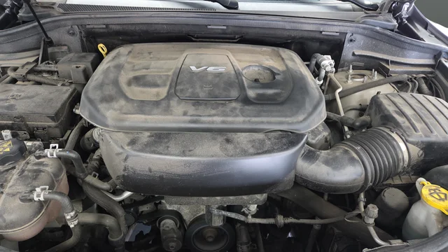Used 2017 Billet Silver Metallic Jeep Altitude image 28
